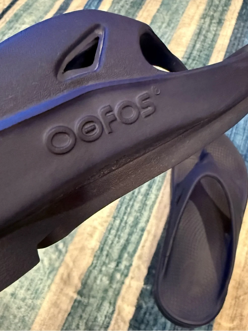 OOFOS Men's Dark Navy Blue Recovery Flip-Flops